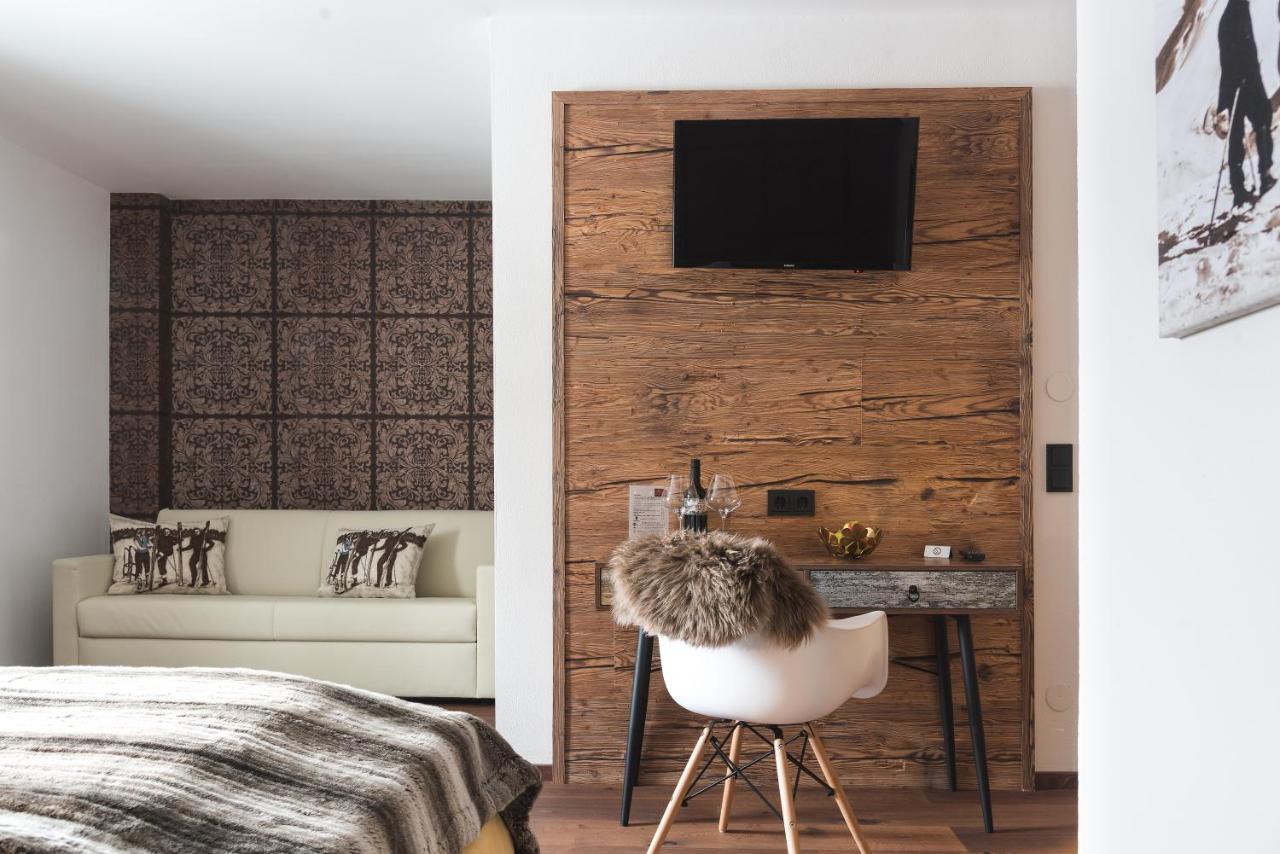 Family Room,1084175338:JPEG